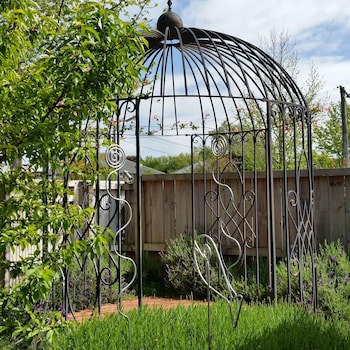 Designer Cottage B&B