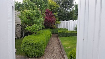 Designer Cottage B&B