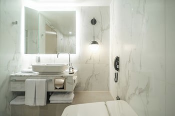 Eliena Hotel