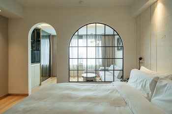 Eliena Hotel