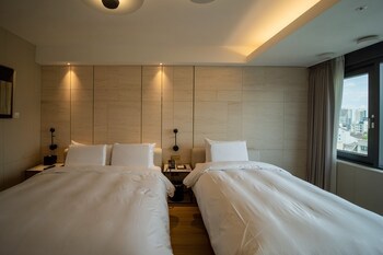 Eliena Hotel
