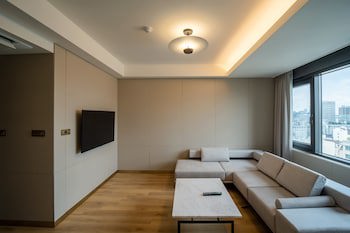 Eliena Hotel
