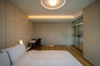 Eliena Hotel