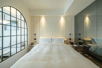 Eliena Hotel