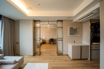 Eliena Hotel