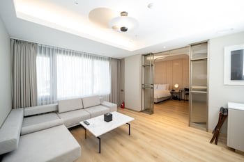 Eliena Hotel