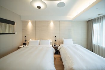 Eliena Hotel