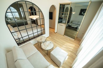 Eliena Hotel
