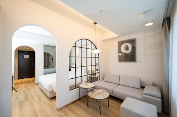 Eliena Hotel