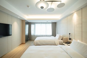 Eliena Hotel