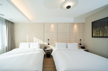 Eliena Hotel