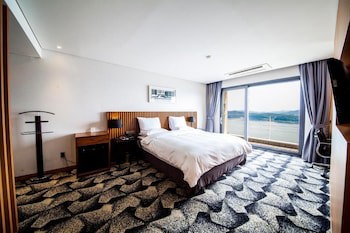 Asia Lakeside Hotel