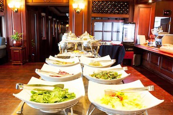 Asia Lakeside Hotel