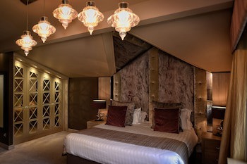 Red Hall Hotel