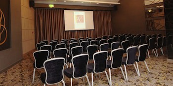 Red Hall Hotel