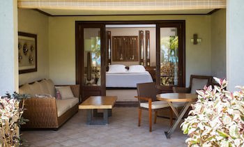 Paradis Beachcomber Golf Resort & Spa