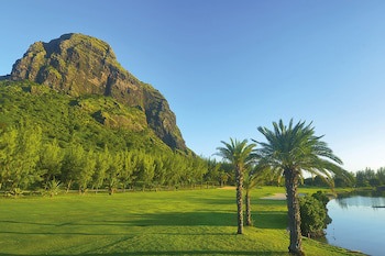 Paradis Beachcomber Golf Resort & Spa