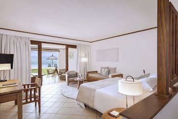 Paradis Beachcomber Golf Resort & Spa