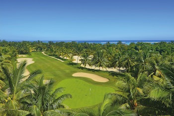 Paradis Beachcomber Golf Resort & Spa