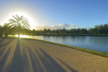 Paradis Beachcomber Golf Resort & Spa