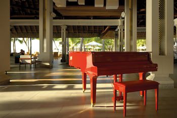 Paradis Beachcomber Golf Resort & Spa
