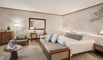 Paradis Beachcomber Golf Resort & Spa