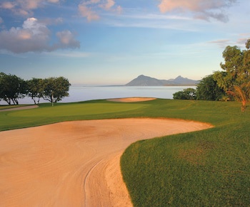 Paradis Beachcomber Golf Resort & Spa