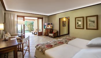 Paradis Beachcomber Golf Resort & Spa