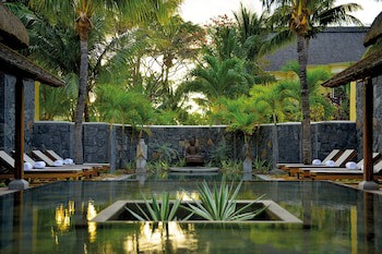 Paradis Beachcomber Golf Resort & Spa