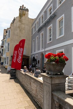 Alexandra Hotel