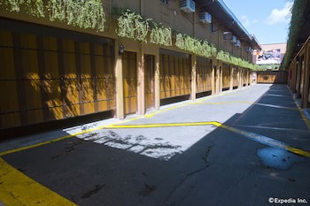 Victoria Court Las Pinas