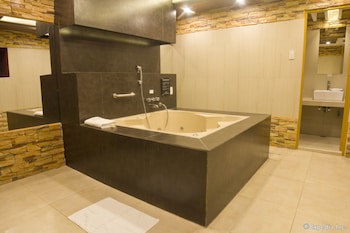 Victoria Court Las Pinas