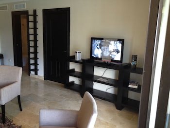 Lifestyle Royal Suites