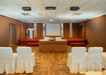 Gold Crest Hotel