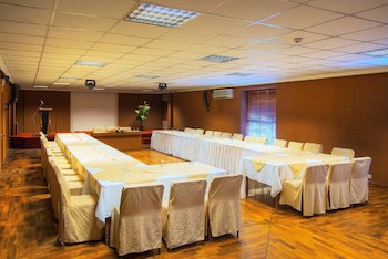 Gold Crest Hotel