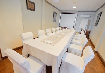 Gold Crest Hotel