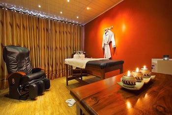 Gold Crest Hotel