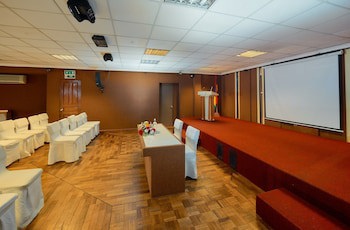 Gold Crest Hotel