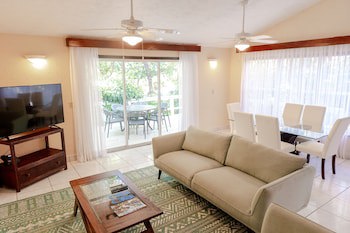 Paradise Beach Hotel & Resort