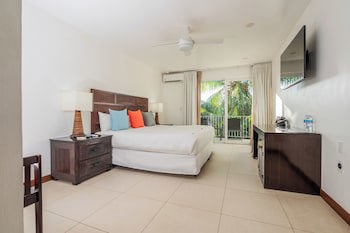 Paradise Beach Hotel & Resort