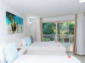 Paradise Beach Hotel & Resort