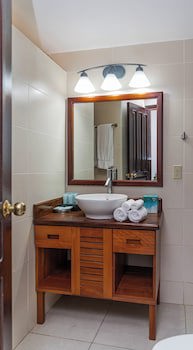 Paradise Beach Hotel & Resort