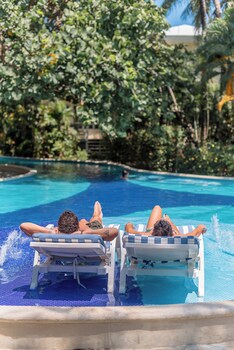 Paradise Beach Hotel & Resort
