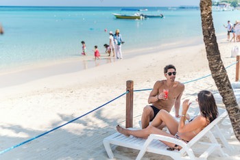 Paradise Beach Hotel & Resort