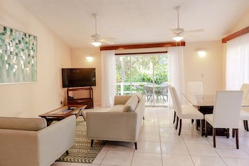Paradise Beach Hotel & Resort