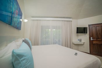 Paradise Beach Hotel & Resort