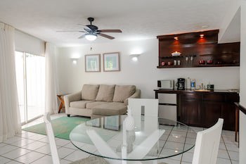Paradise Beach Hotel & Resort
