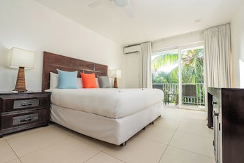 Paradise Beach Hotel & Resort