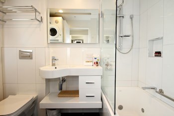 Delorenzo's Studio Apartments