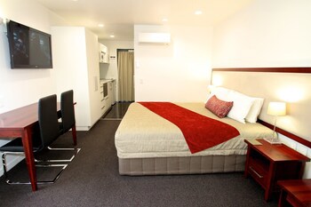 Delorenzo's Studio Apartments